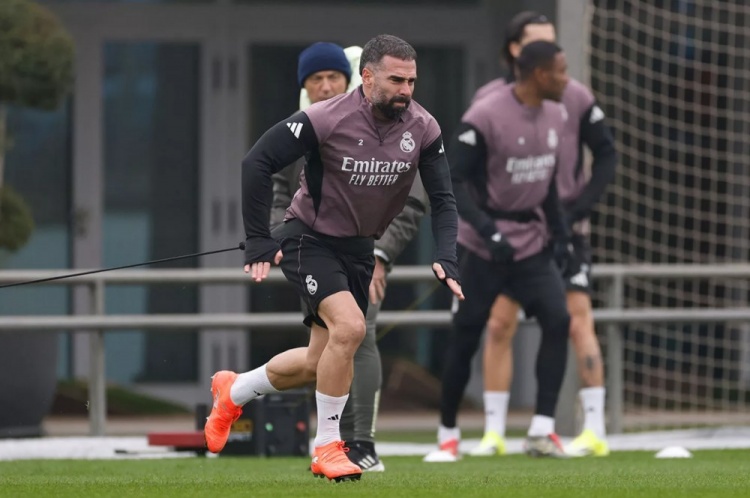 皇马官方晒训练照：姆巴佩、卡雷拉斯、库尔图瓦均在列