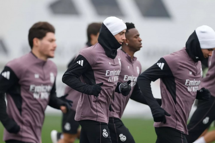 皇马官方晒训练照：姆巴佩、卡雷拉斯、库尔图瓦均在列