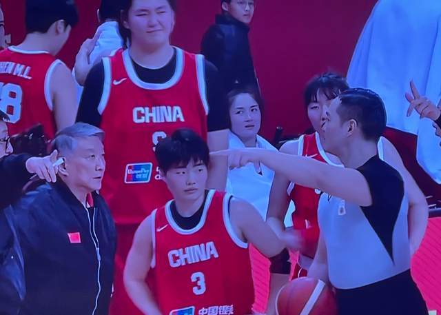 开云真人-打的啥呀？女篮加时险胜巴西，王思雨+刘禹彤合砍30分，多人打铁